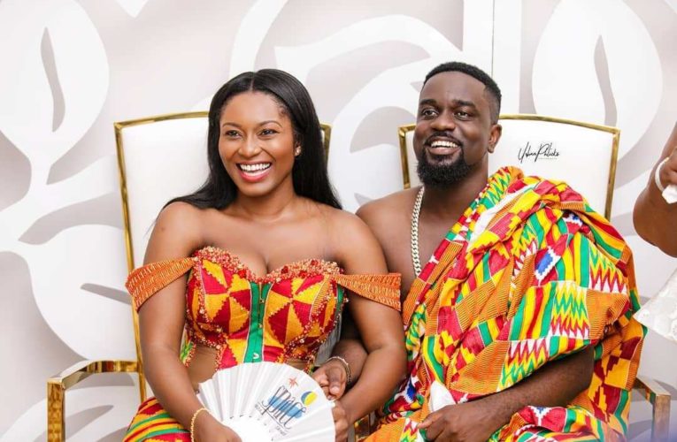 Real Photos! Sarkodie And Tracy Arrive In Ghana With A New Baby