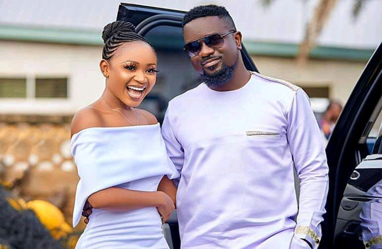Akuapem Poloo`s Message To Sarkodie After A Photo Opportunity So Humbling